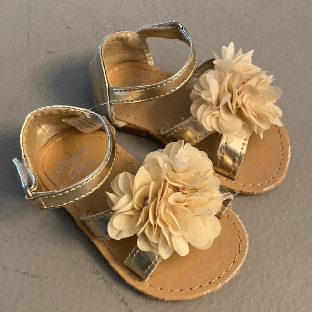Stepping Stones little girl 4 Toddler Velcro flower sandals gold